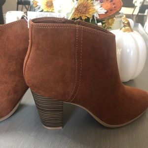 NWT Old Navy 7 Brown Suede like Ankle Boots